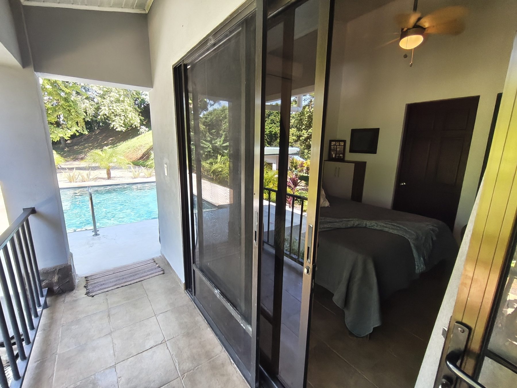 Bedroom with direct access outdoors