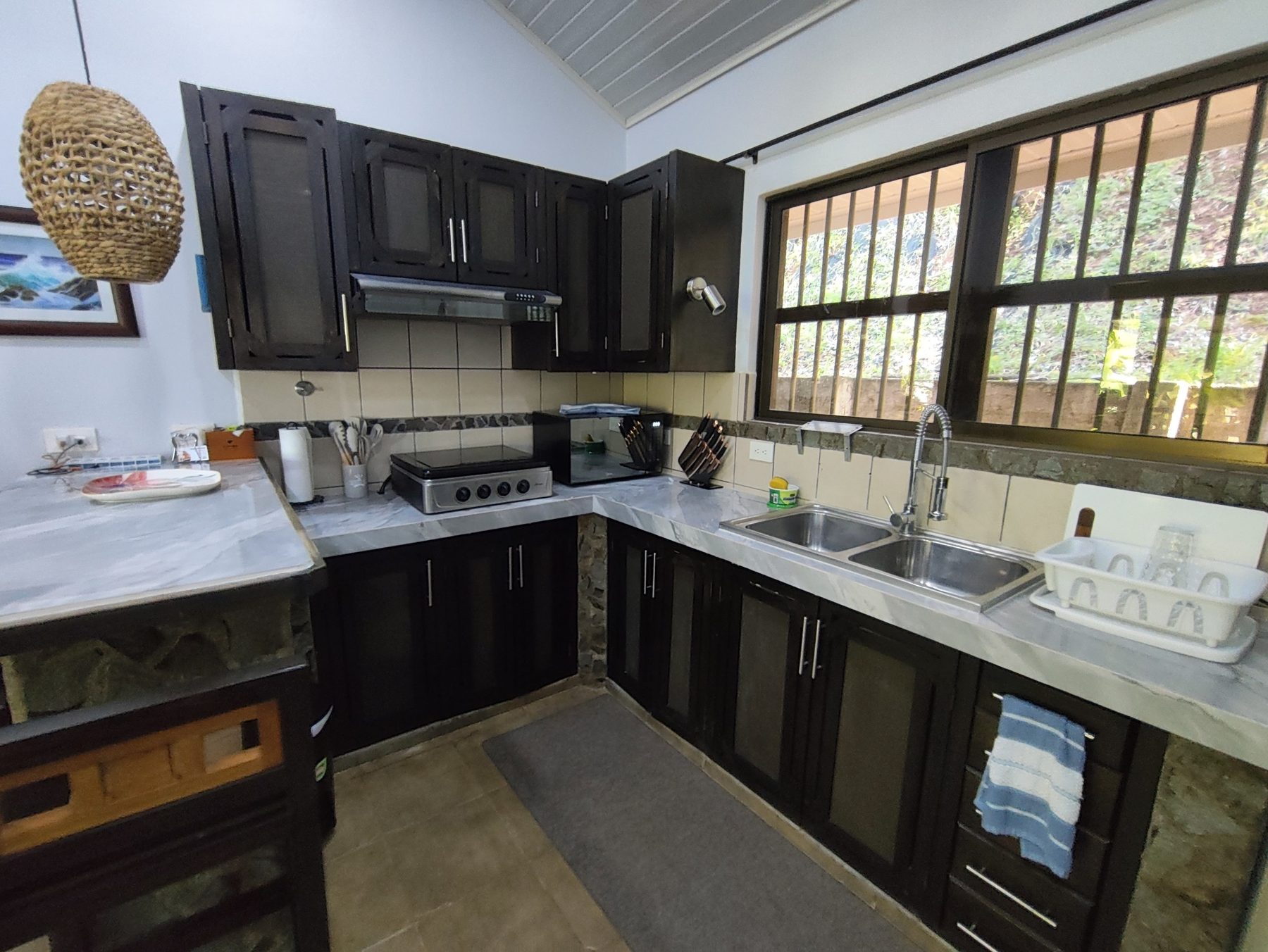 Kitchen with full appliances